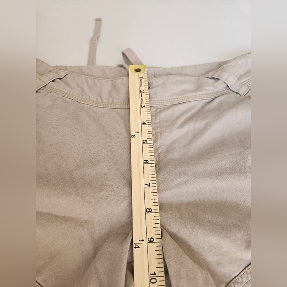 Athleta- Cargo Shorts Women's 30 Khaki - Picture 3 of 8